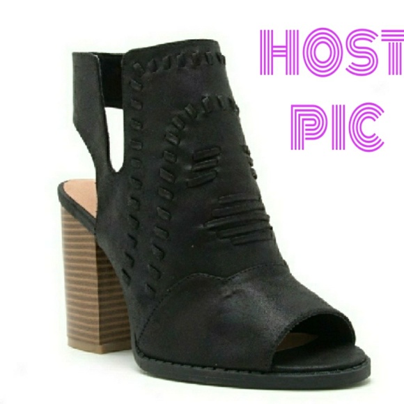 Shoes - 🖤 Black Bootie with Patter Detail